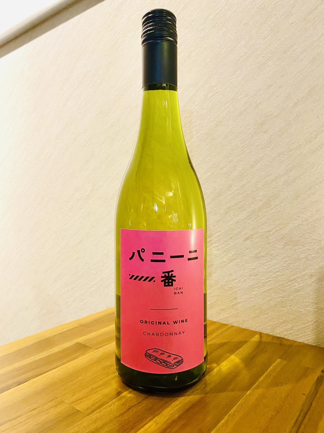 店名・ロゴ・パニーニのイラストを使ったピンクのラベルワイン